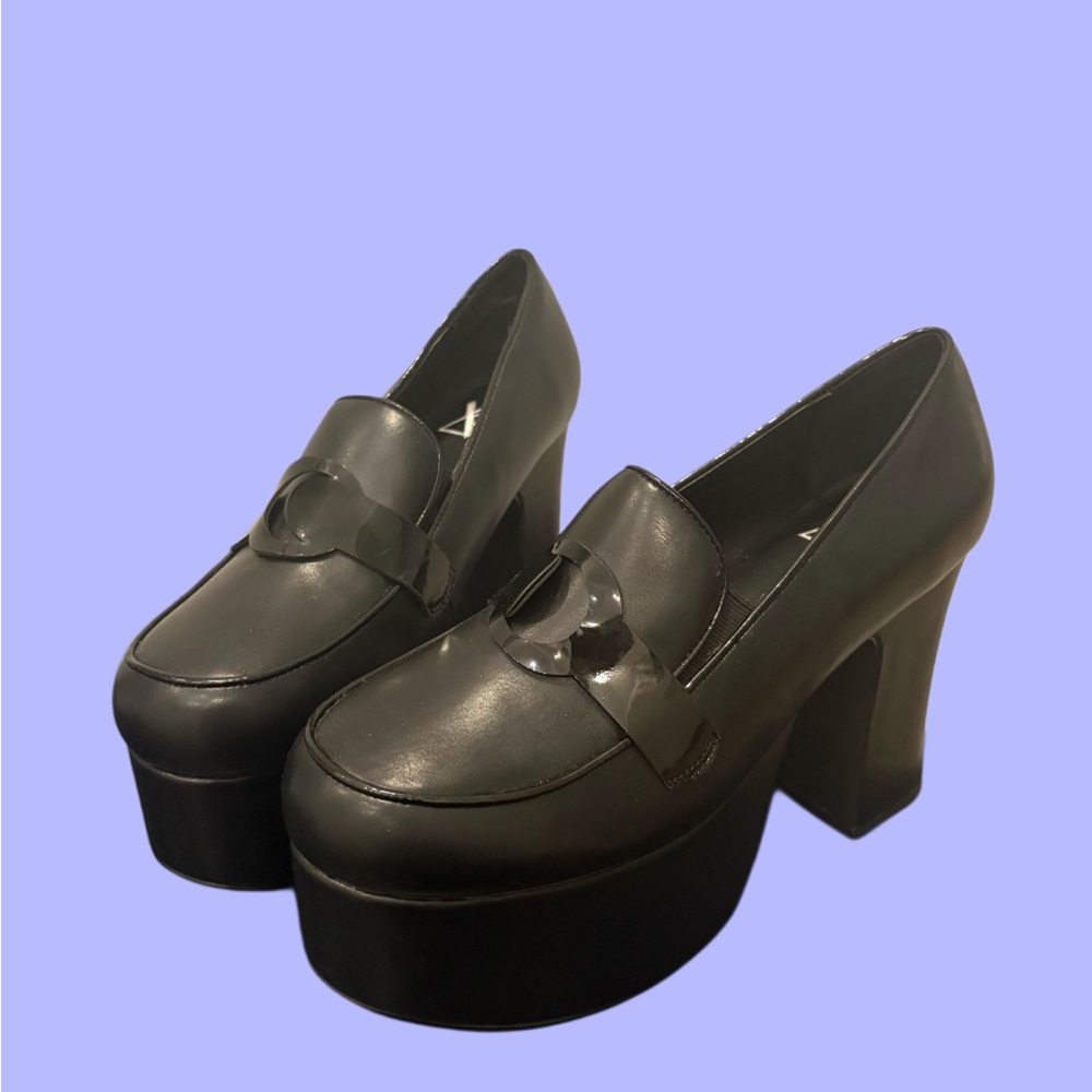 🦇 YRU Deelite Black Platform Loafers with Crescent Moon Detail🌛